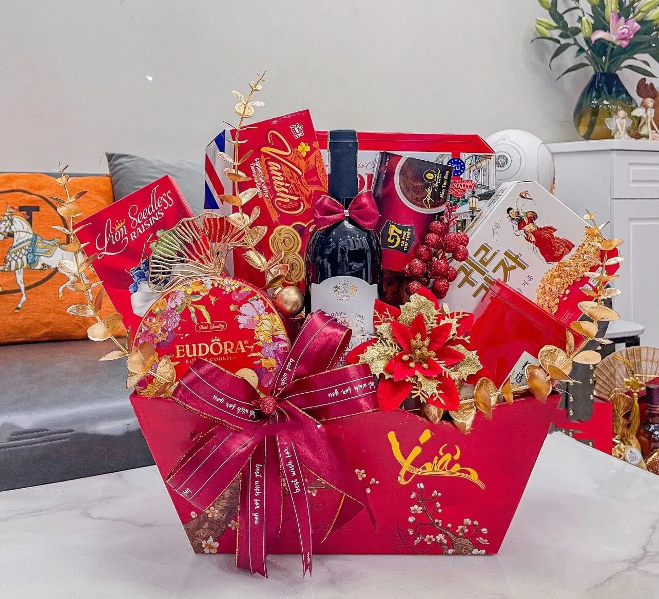 Hộp quà Tết được lựa chọn tỉ mỉ dành tặng gia đình