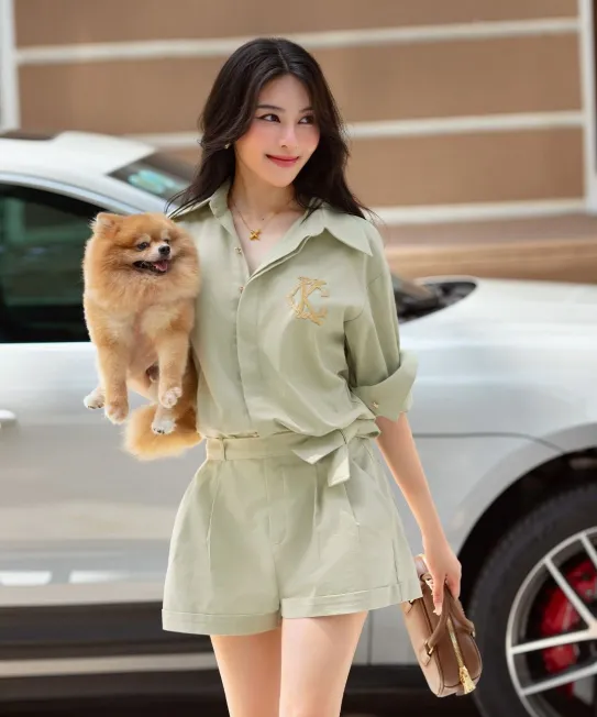 Jumpsuit ngắn cổ sơ mi xinh xắn, trẻ trung