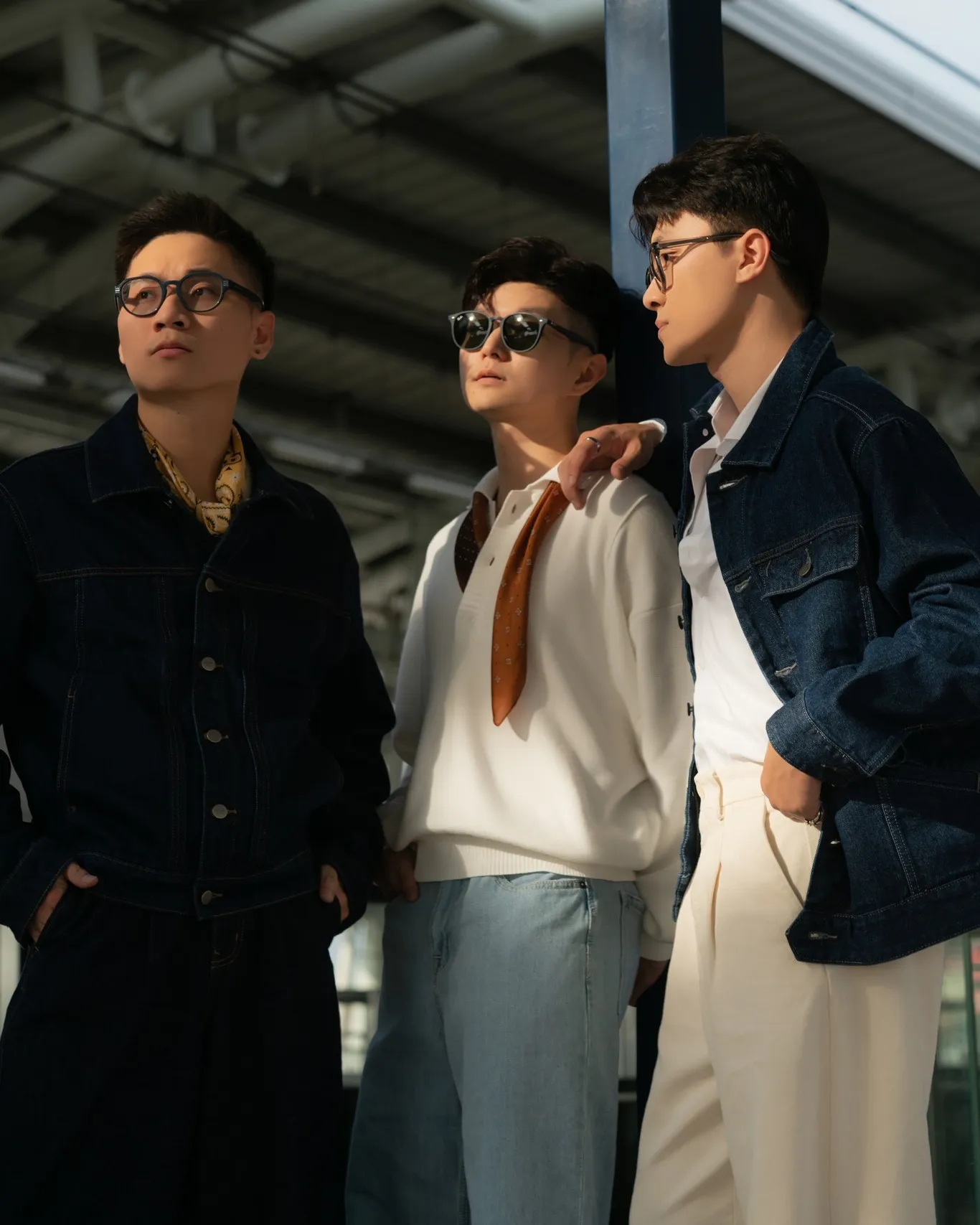 Kết hợp màu sắc phù hợp với outfit sẽ nhìn bạn trông formal và thanh lịch hơn (Nguồn: Routine)