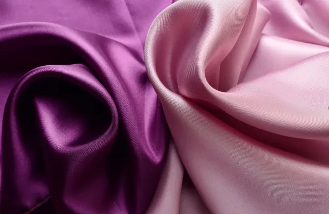 Vì đặc tính nhạy cảm áo lụa satin, bạn không nên giặt máy hay tiếp xúc với ánh nắng mặt trời