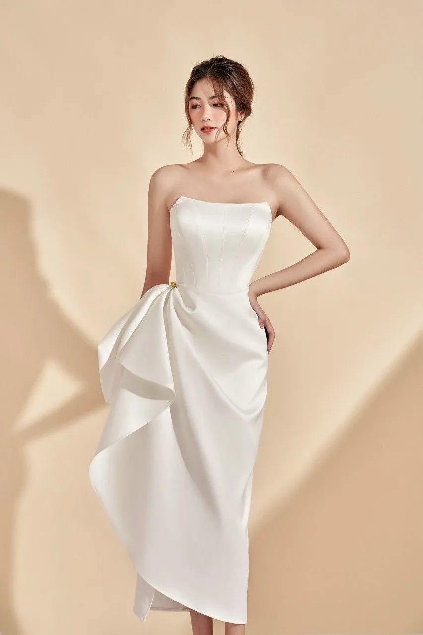Đầm cúp ngực có đường chiết eo rõ ràng sẽ giúp tôn đường cong cơ thể hài hòa hơn