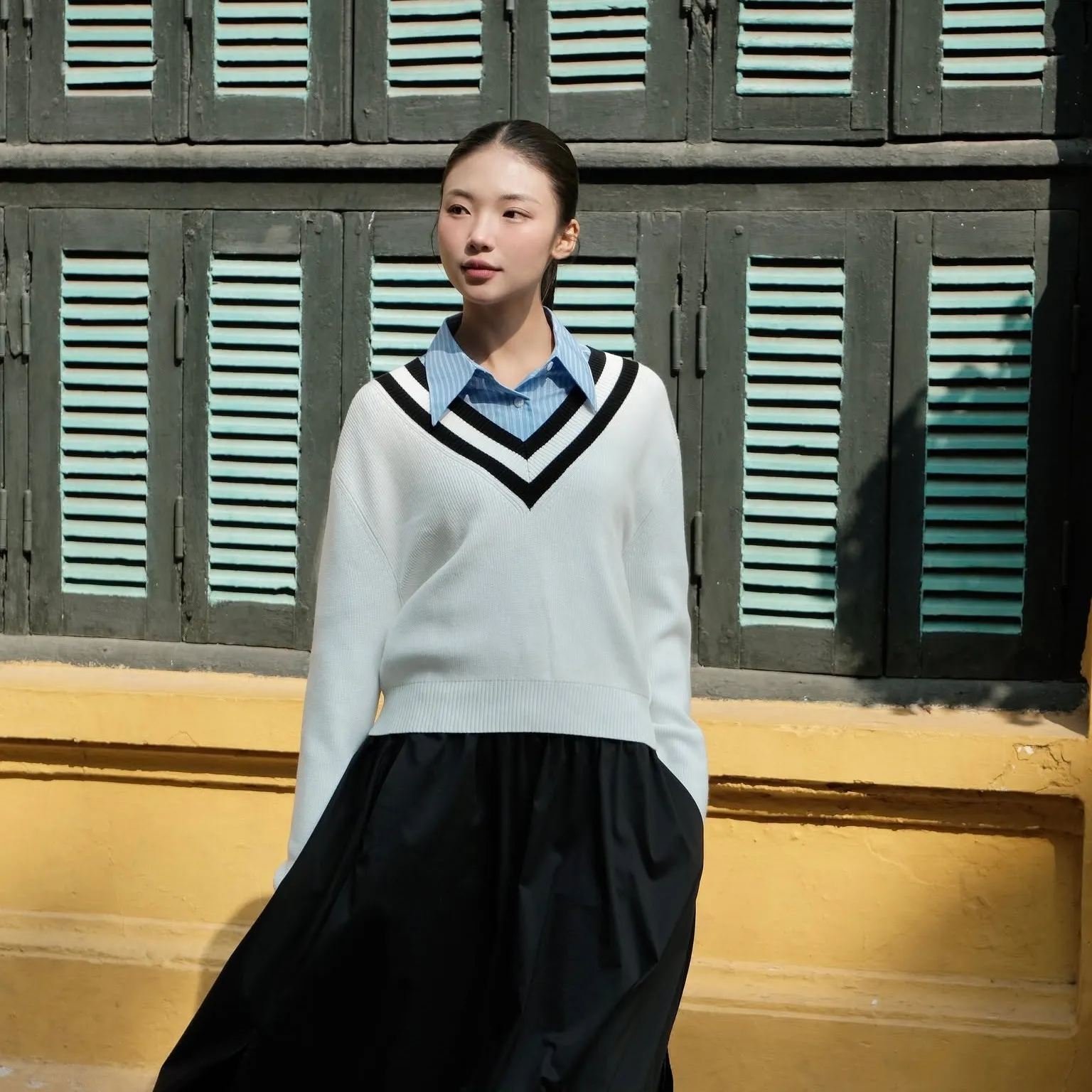 Layer áo sơ mi với sweater cực tinh tế và thời thượng (Nguồn: Routine)