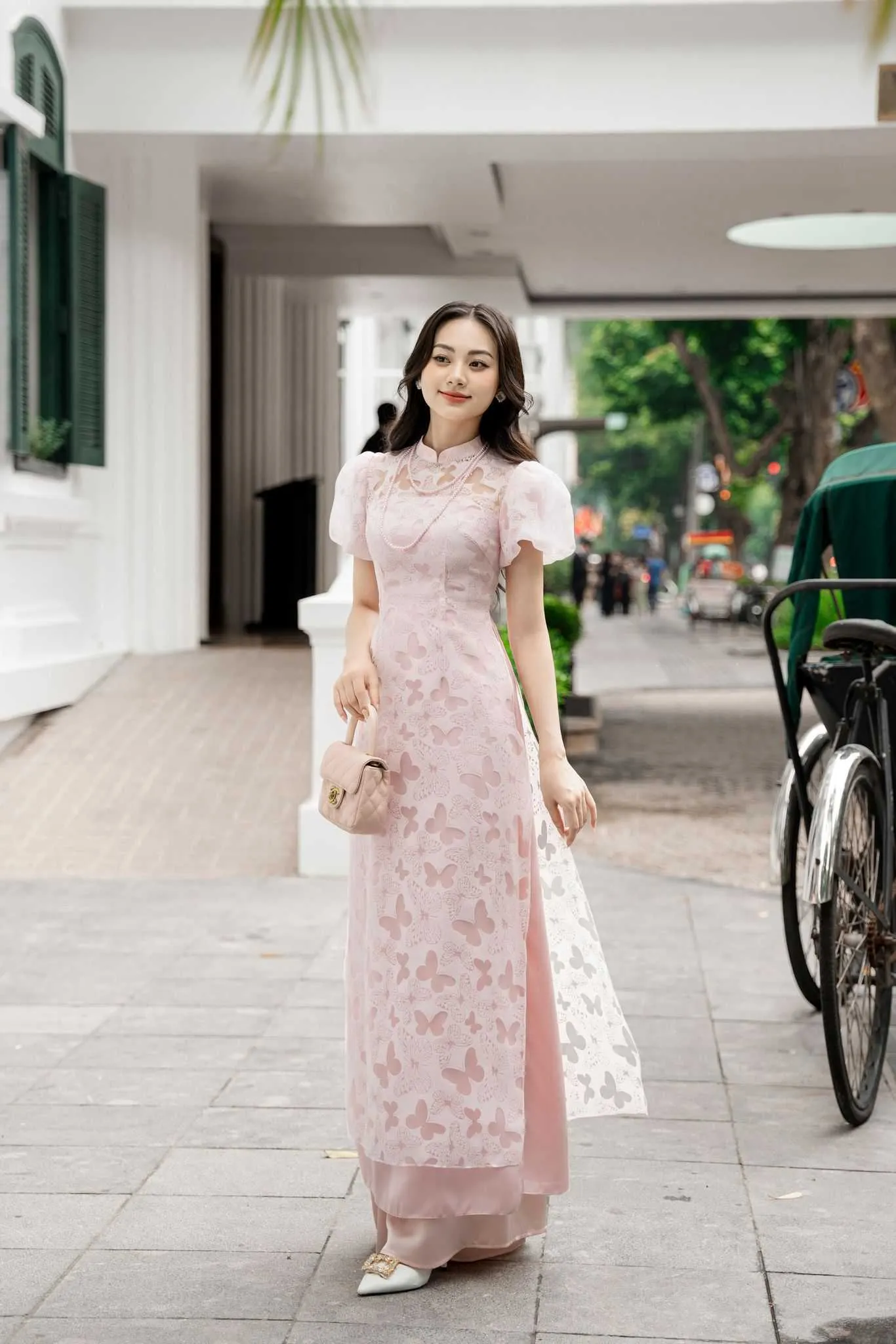 Mẫu áo dài tay phồng màu hồng 4 tà xinh xắn cho bạn gái