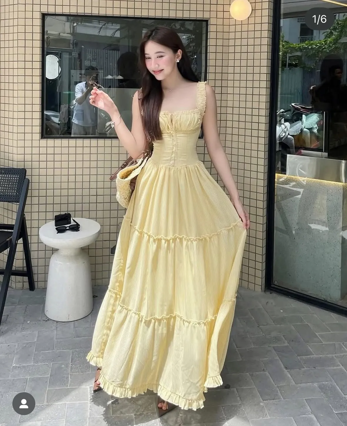 Mẫu đầm 2 dây dáng dài phối tầng thích hợp dạo phố mùa hè