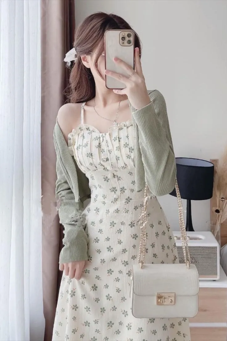 Mẫu đầm hoa nhí thắt eo tạo hiệu ứng vòng 2 thon gọn