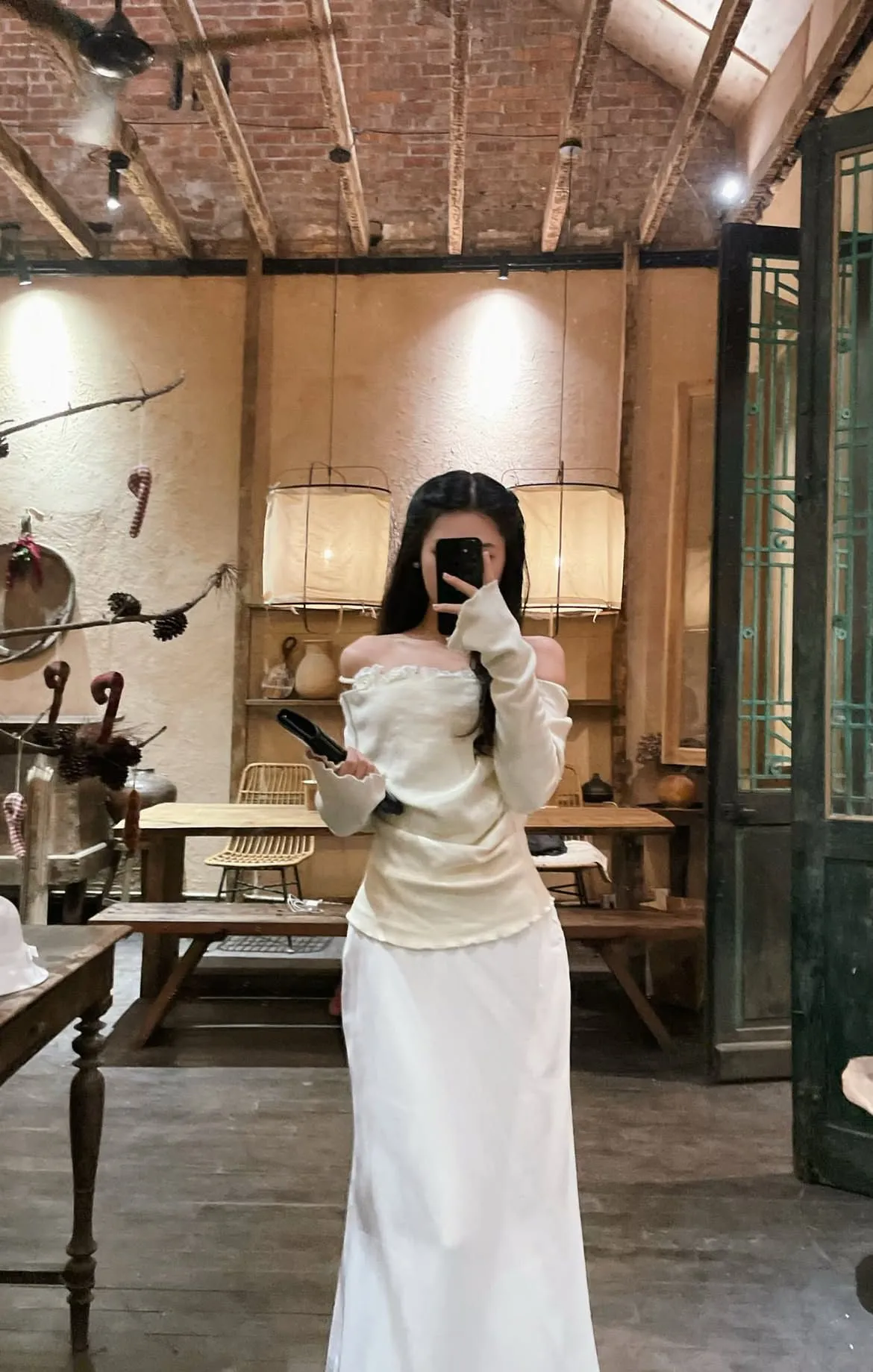 Phối màu ivory cùng màu trắng theo phong cách tối giản