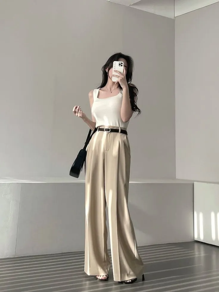 Màu ivory và màu be kết hợp trong 1 outfit tạo nét đẹp hài hòa, ấm áp
