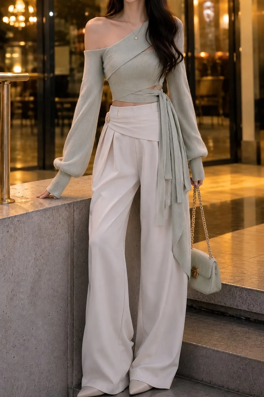 Outfit phối màu nâu làm nổi bật nét ấm áp của màu ivory