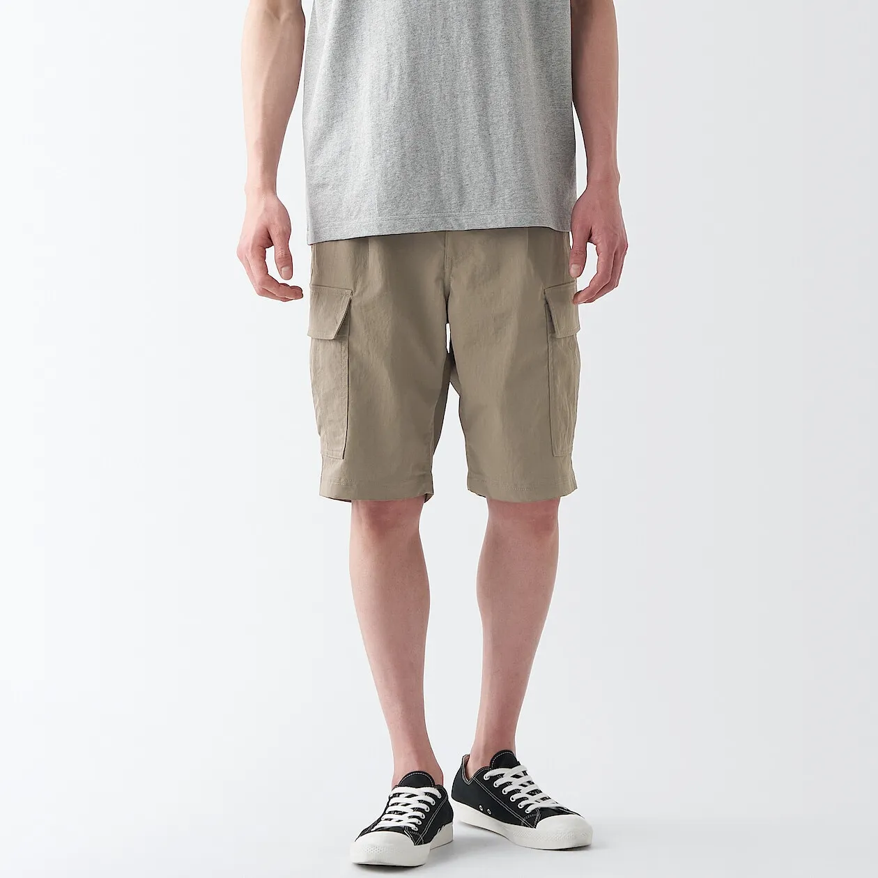 Mẫu quần short cargo đơn giản nhưng tiện dụng (Nguồn: Internet)