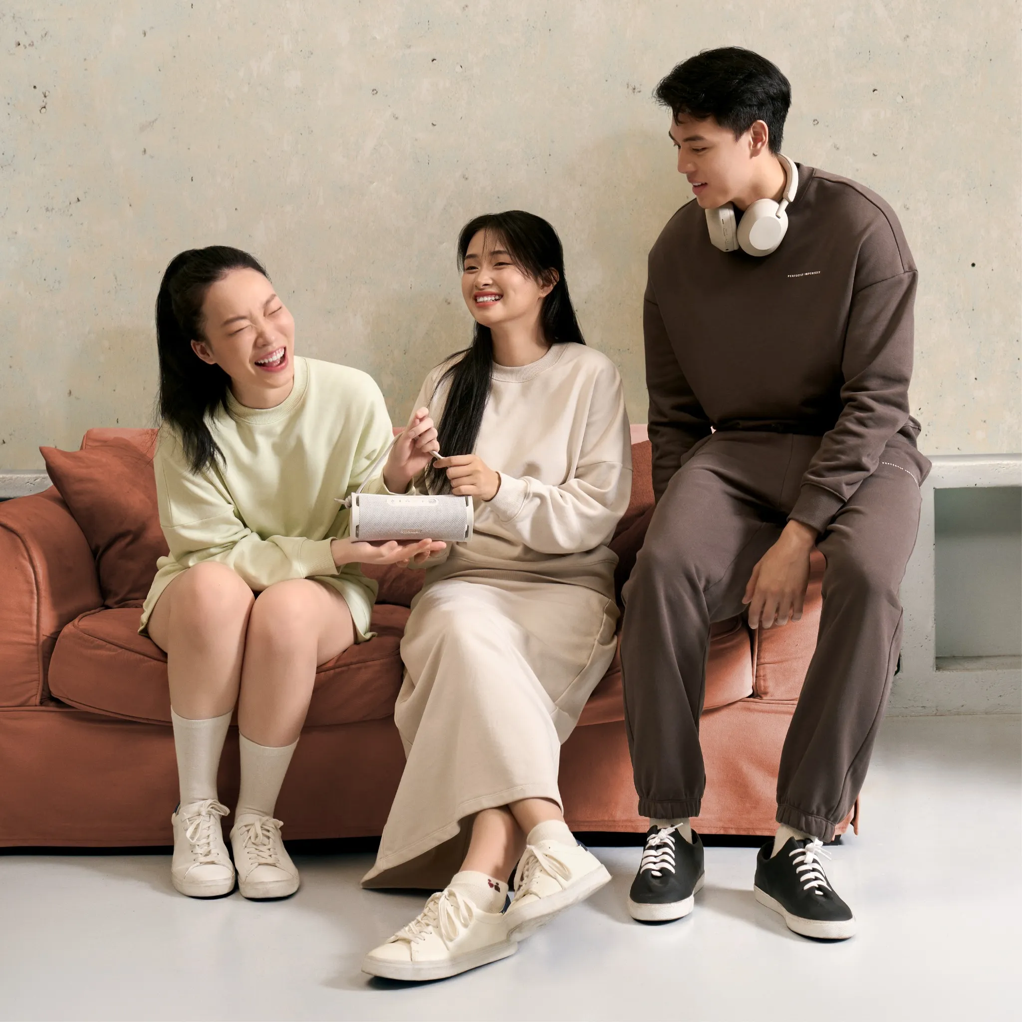 Đa dạng các màu áo Sweatshirt xinh xắn cho nam và nữ tại Routine (Nguồn: Routine)