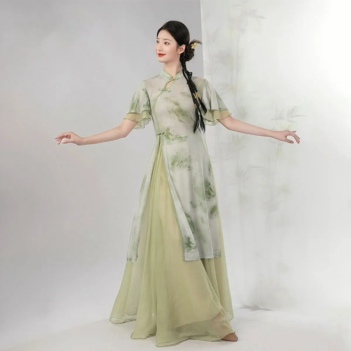 Mẫu sườn xám cách tân dịu dàng, mới lạ (Nguồn: Internet)