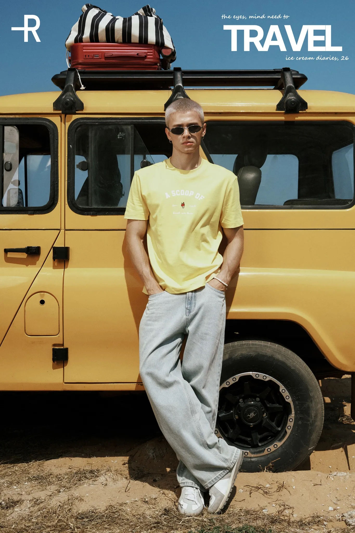 Outfit áo thun vàng pastel dịu mắt, mix cùng quần jean năng động