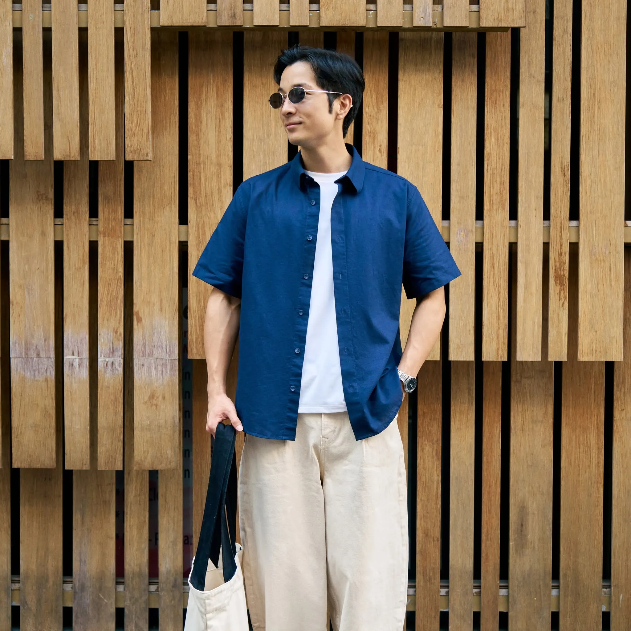Gợi ý phối đồ outfit đơn giản, lịch lãm với sắc xanh dương và trắng, be
