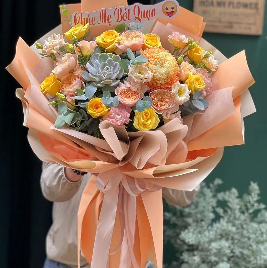 Một bó hoa tươi thắm kèm thiệp lời chúc 8/3 hài hước sẽ mang lại tiếng cười cho mẹ