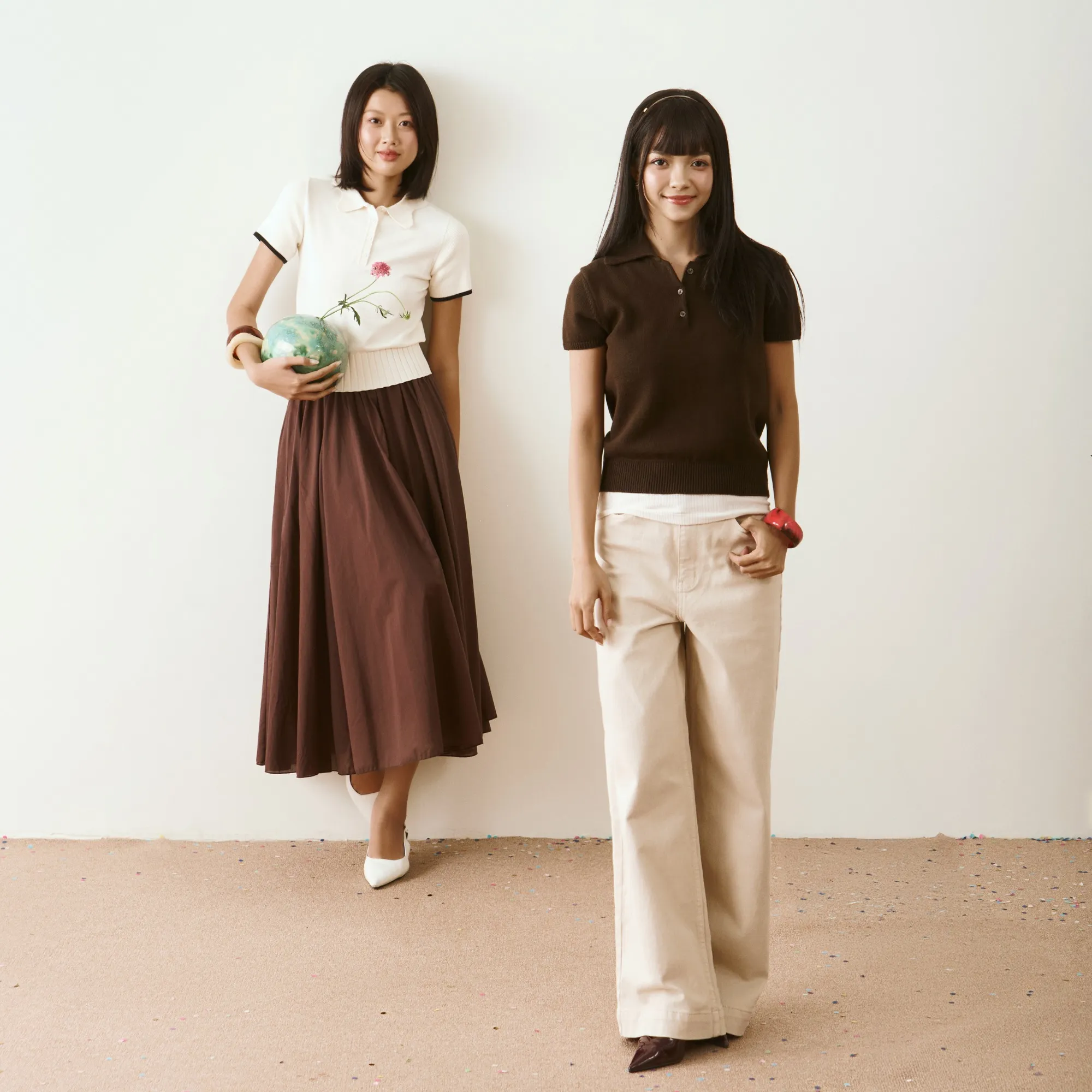 Diện outfit nâu thanh lịch chụp hình mùng 1 Tết