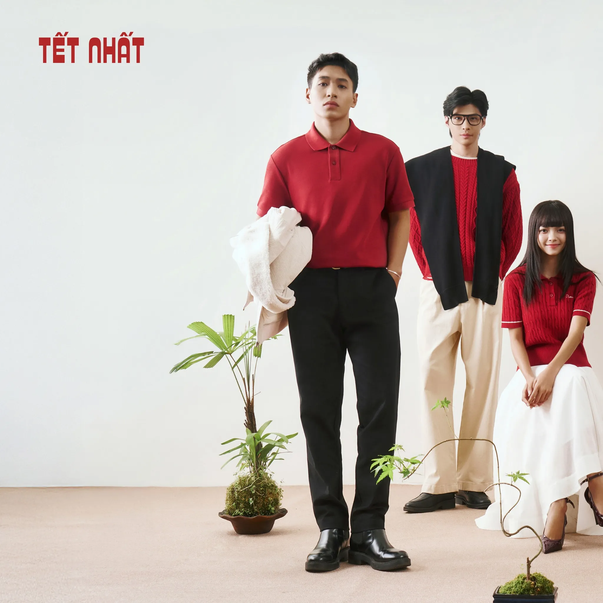 Outfit màu đỏ luôn thích hợp để diện vào dịp Tết Nguyên Đán