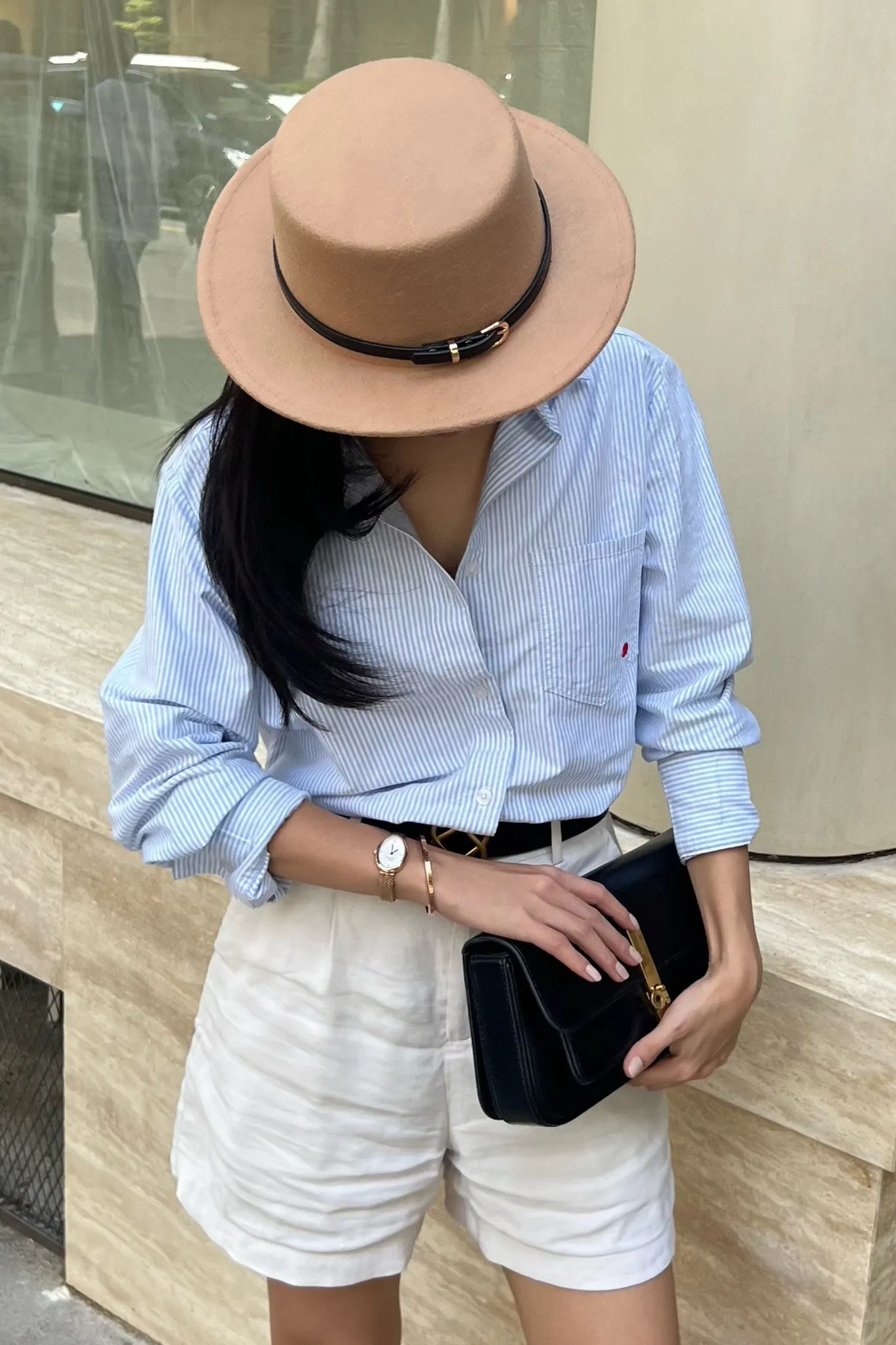 Mix đồ với quần short trẻ trung của Routine là lựa chọn hoàn hảo cho mùng 3 Tết