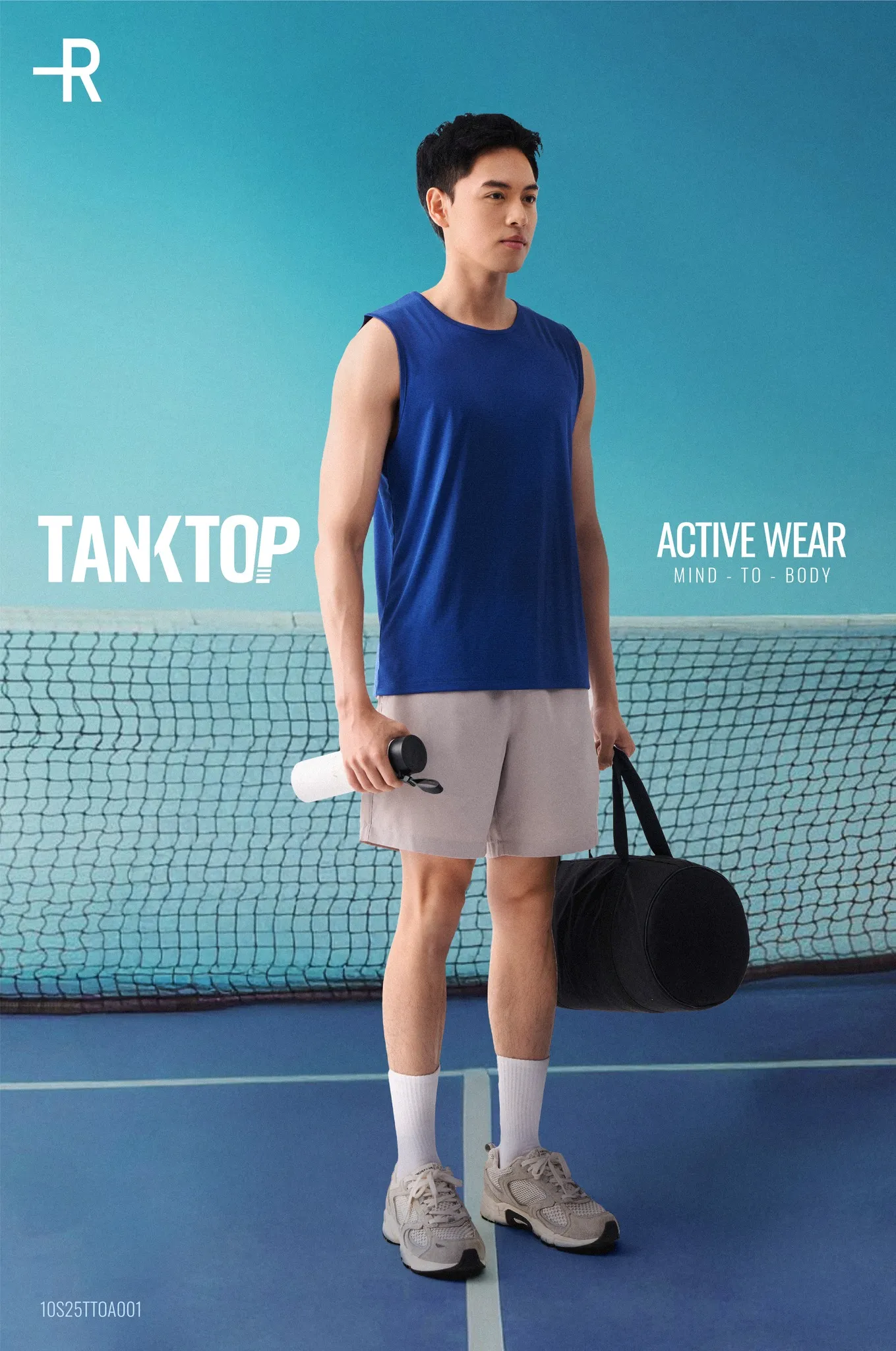 Outfit áo xanh Coban và quần xám năng động theo phong cách thể thao (Nguồn: Routine)