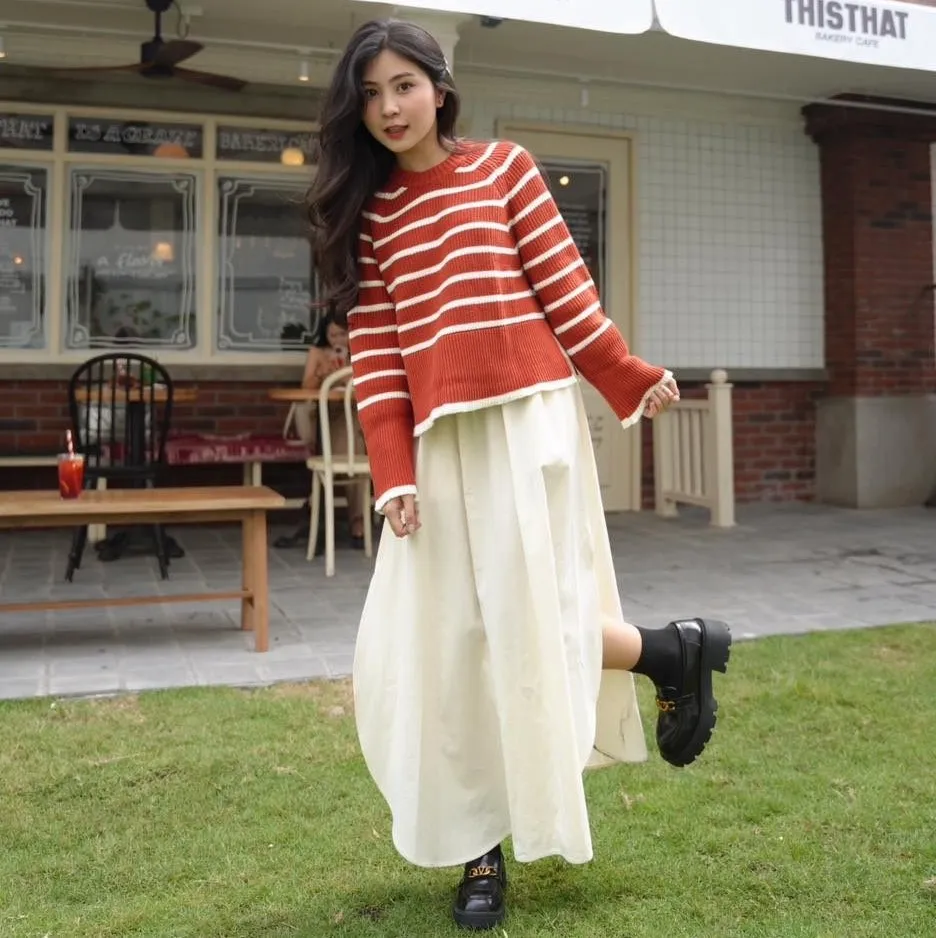Outfit dịu dàng cho các nàng với áo len đỏ và chân váy dài (Nguồn: Routine)