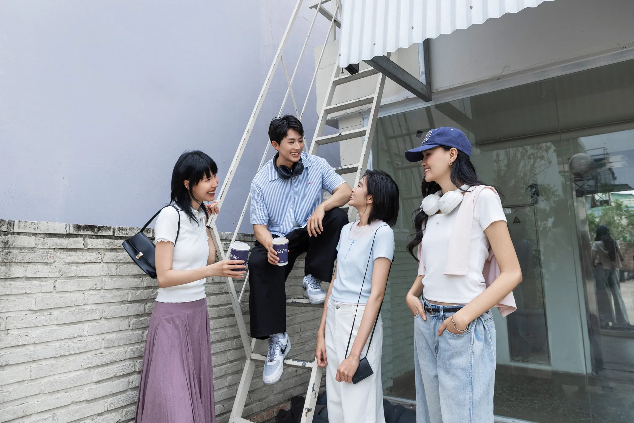 Outfit gọn nhẹ, thoáng mát rất thích hợp để diện đi chơi lễ