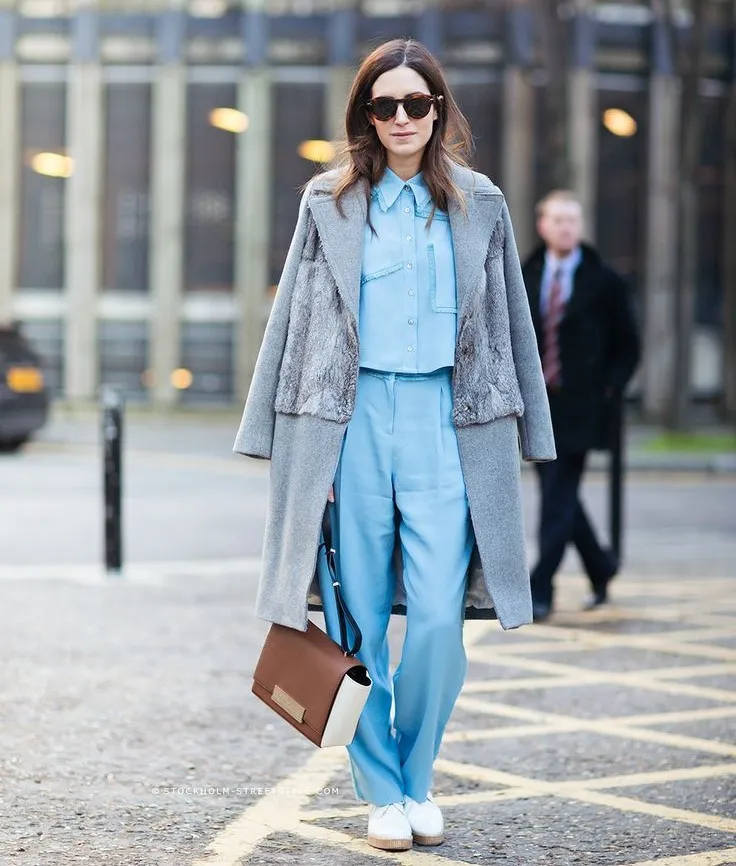 Outfit công sở nhẹ nhàng mix màu xám và xanh lam (Nguồn: Internet)