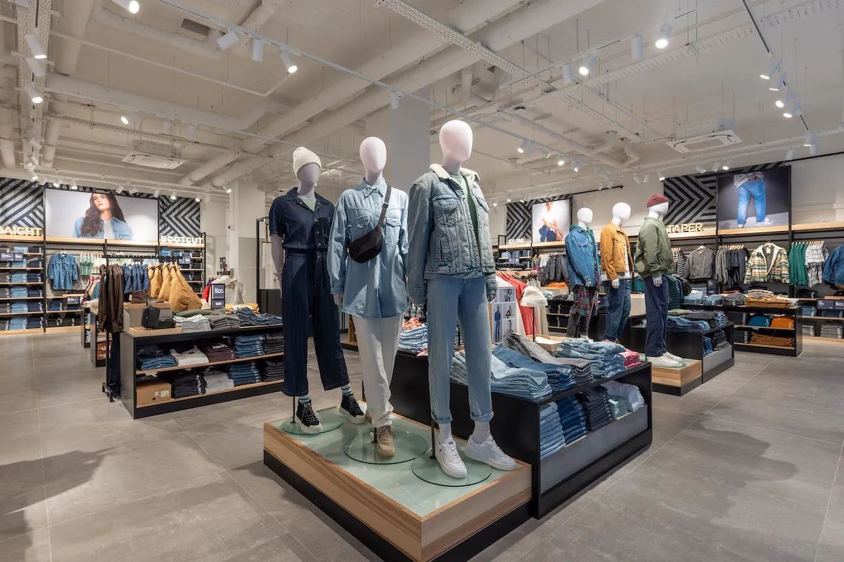Outlet store là cửa hàng bán lẻ chuyên cung cấp sản phẩm chính hãng với giá thấp so với thông thường (Nguồn: Internet)