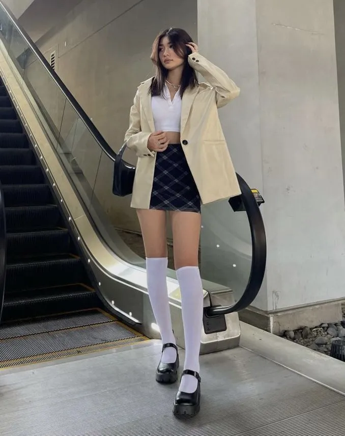Pha lẫn giữ nét cá tính và thanh lịch khi phối giày lolita cùng áo blazer (Nguồn: Internet)