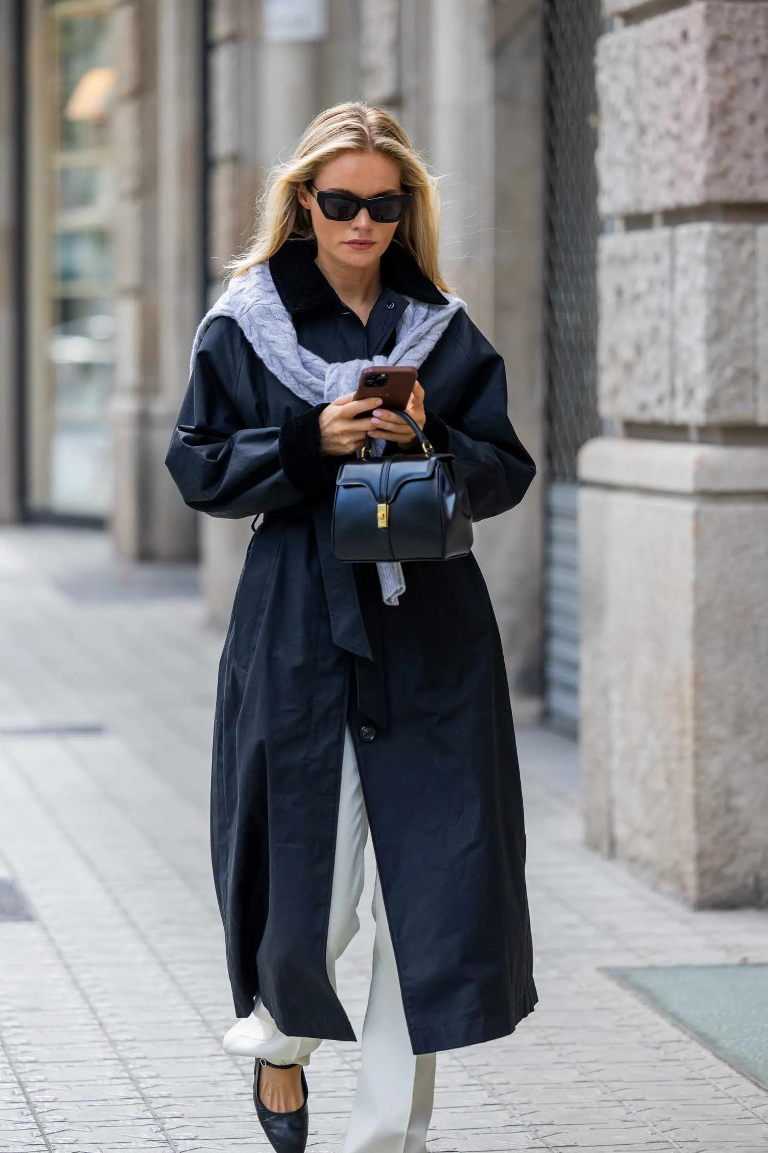 Phối áo trench coat mùa đông theo phong cách Old Money sang trọng (Nguồn: Internet)