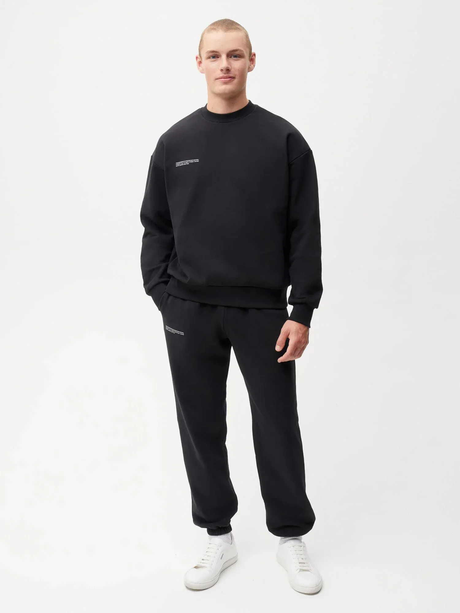 Cách phối đồ với áo Sweatshirt theo phong cách thể thao, thoải mái và trendy (Nguồn: Internet)
