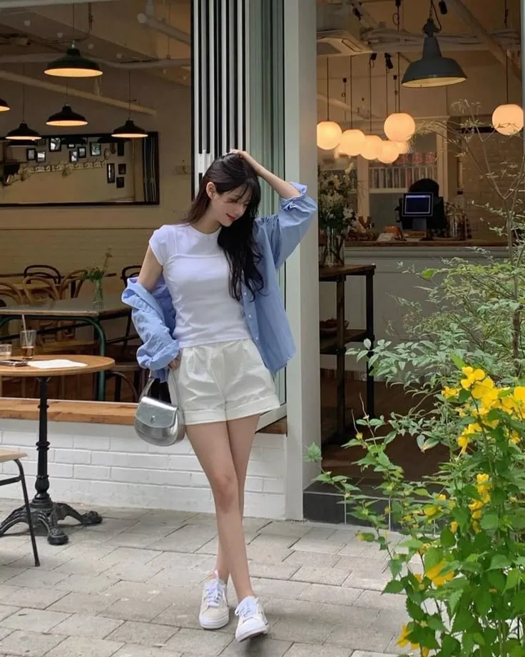 Quần short cạp cao là item lý tưởng cho nàng 1m50