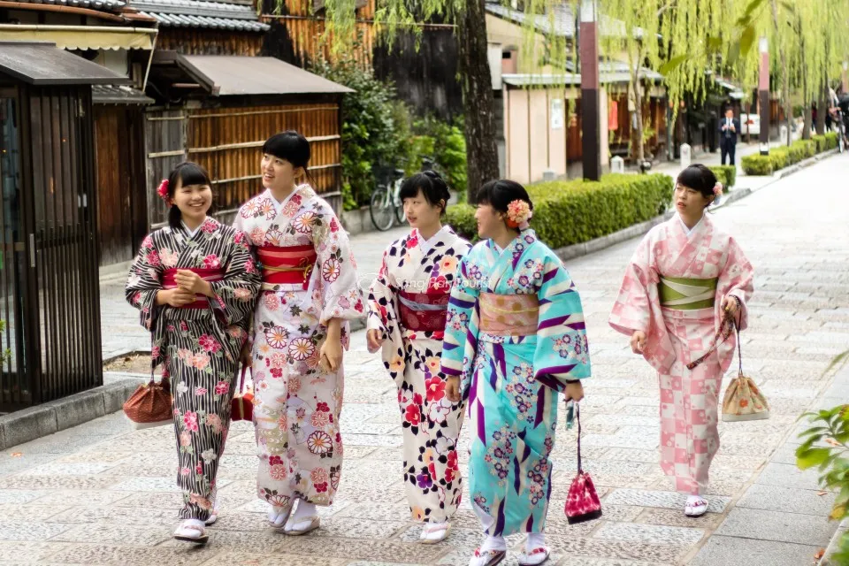 Yukata truyền thống là trang phục đặc trưng trong nhiều lễ hội mùa hè tại Nhật Bản