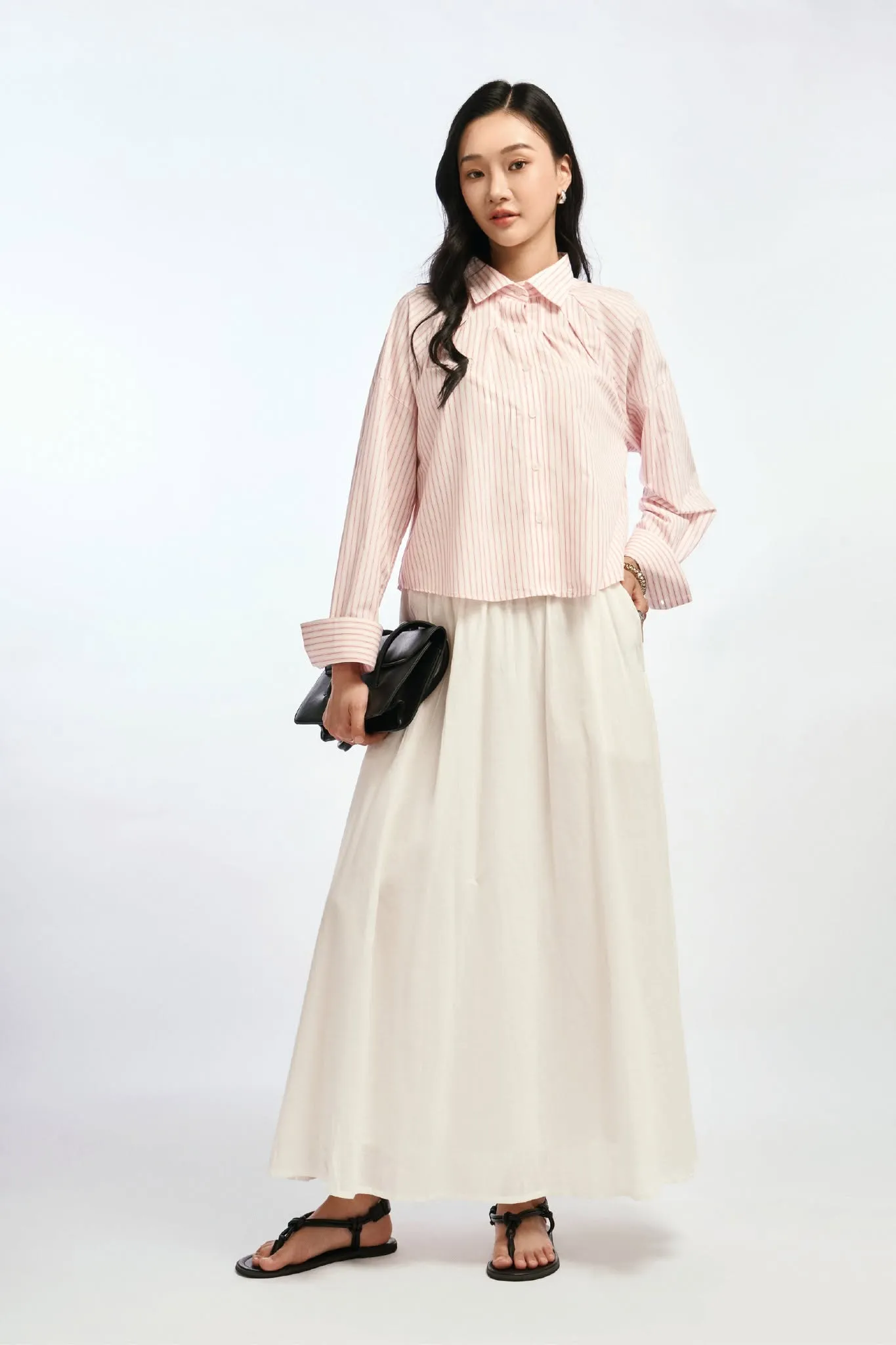 Nàng công sở hãy thử ngay áo sơ mi oversize phối quần ống rộng thanh lịch