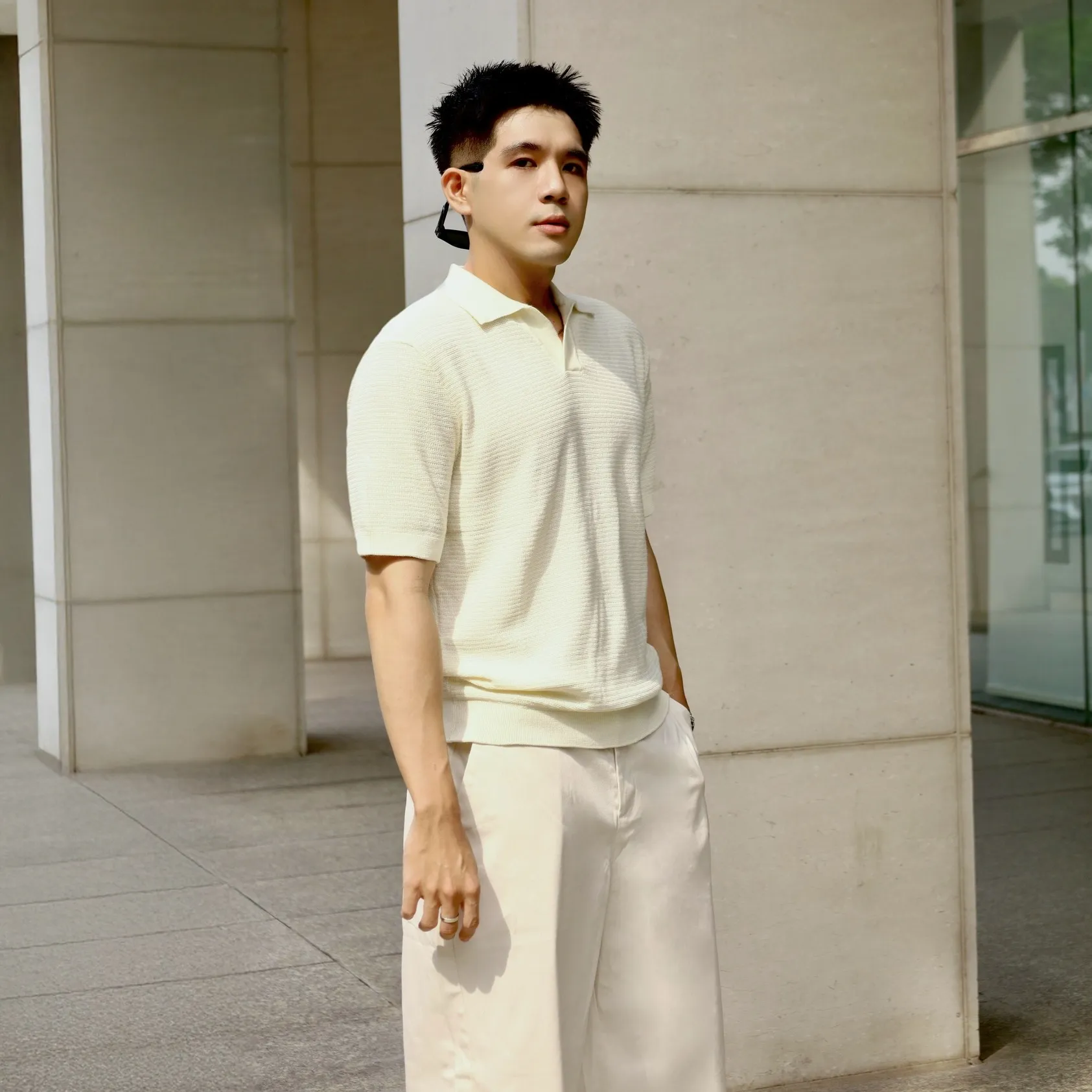 Phối đồ tone sur tone là kết hợp khéo léo các items có cùng gam màu với sắc thái đậm nhạt khác nhau (Nguồn: Routine)