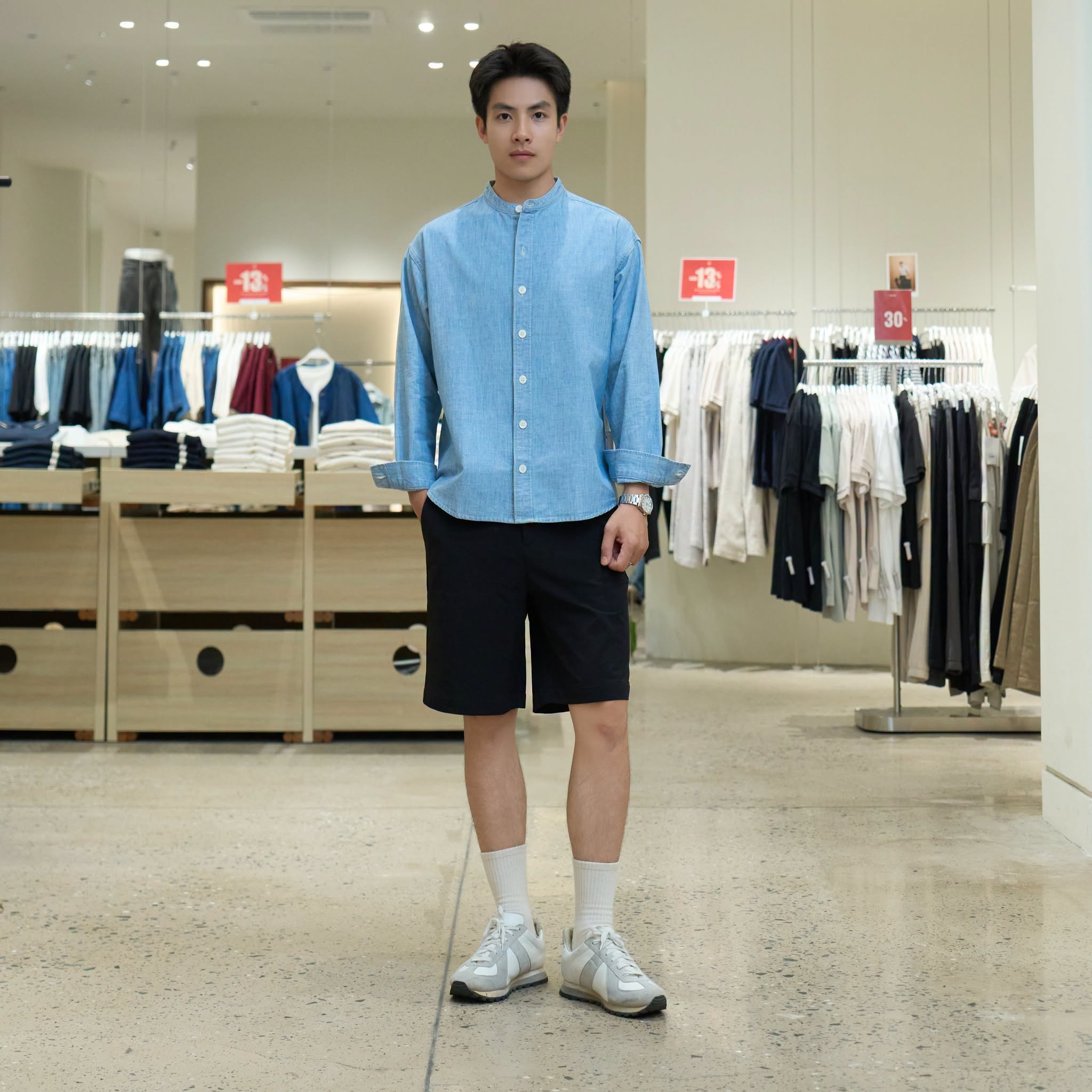 Outfit mix xanh da trời và đen trẻ trung, lịch lãm