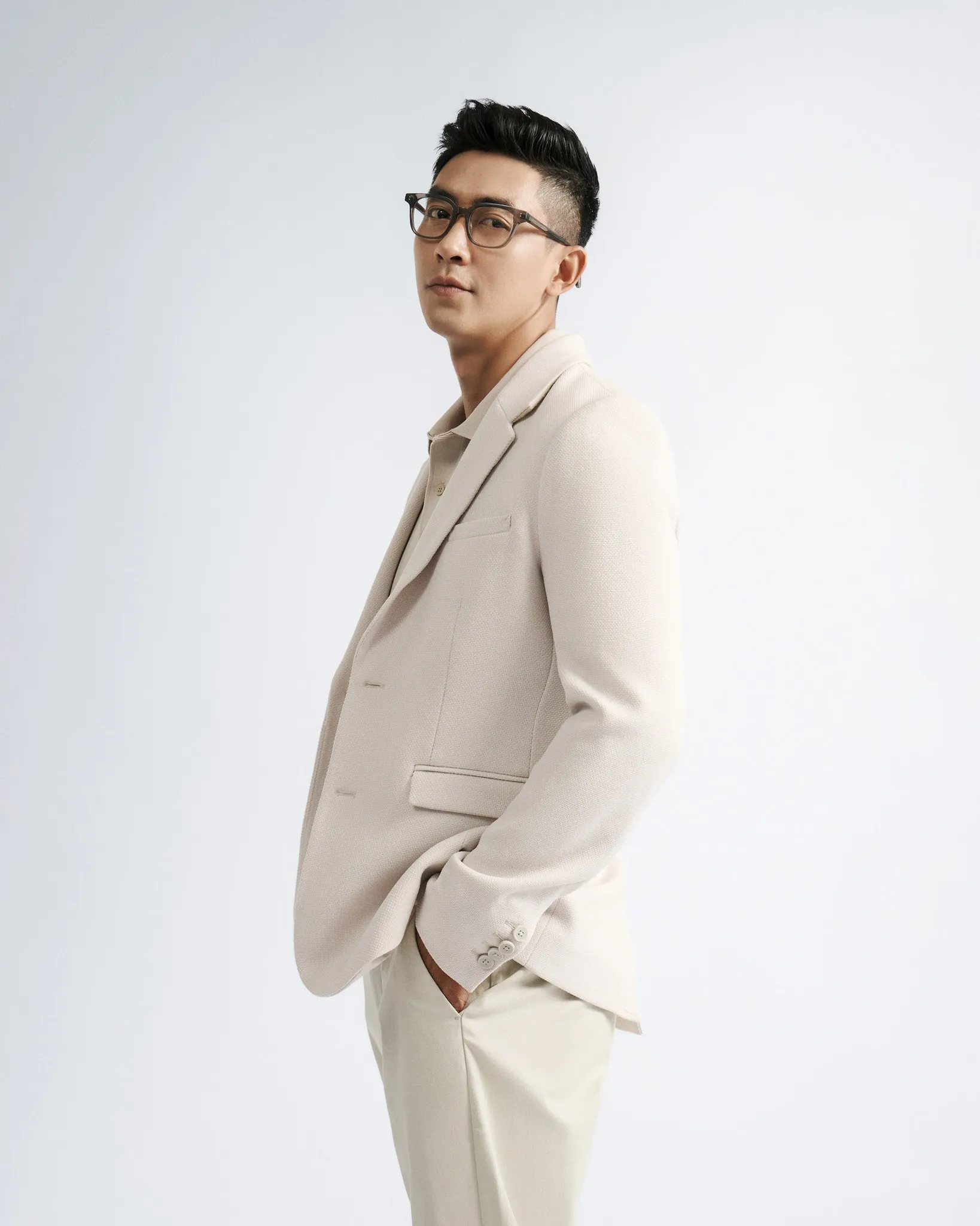 Phối outfit màu be cực hiện đại và thanh lịch (Nguồn: Routine)