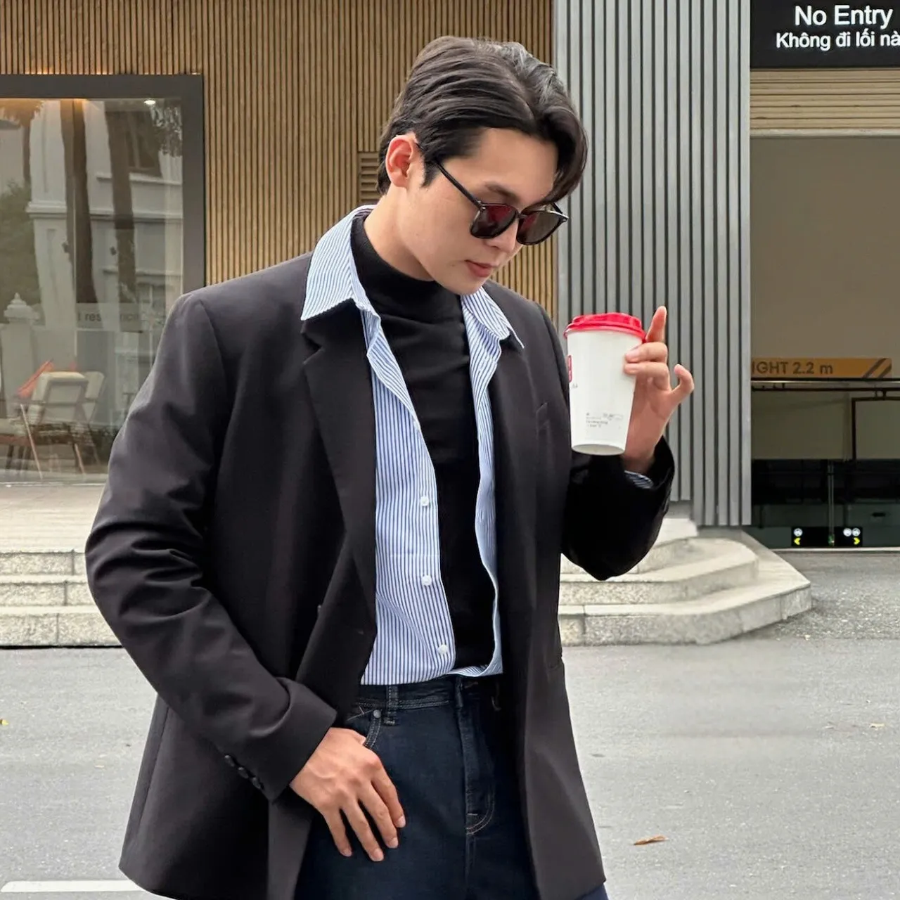 Phong cách mix đồ nhiều lớp với áo blazer nam (Nguồn: Routine)