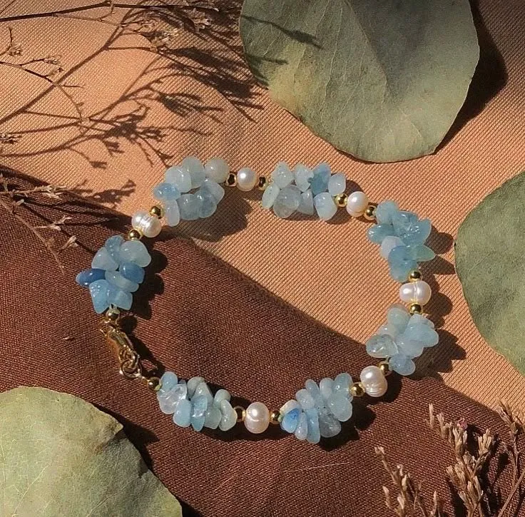 Trong phong thủy màu xanh dương phù hợp với mệnh thủy