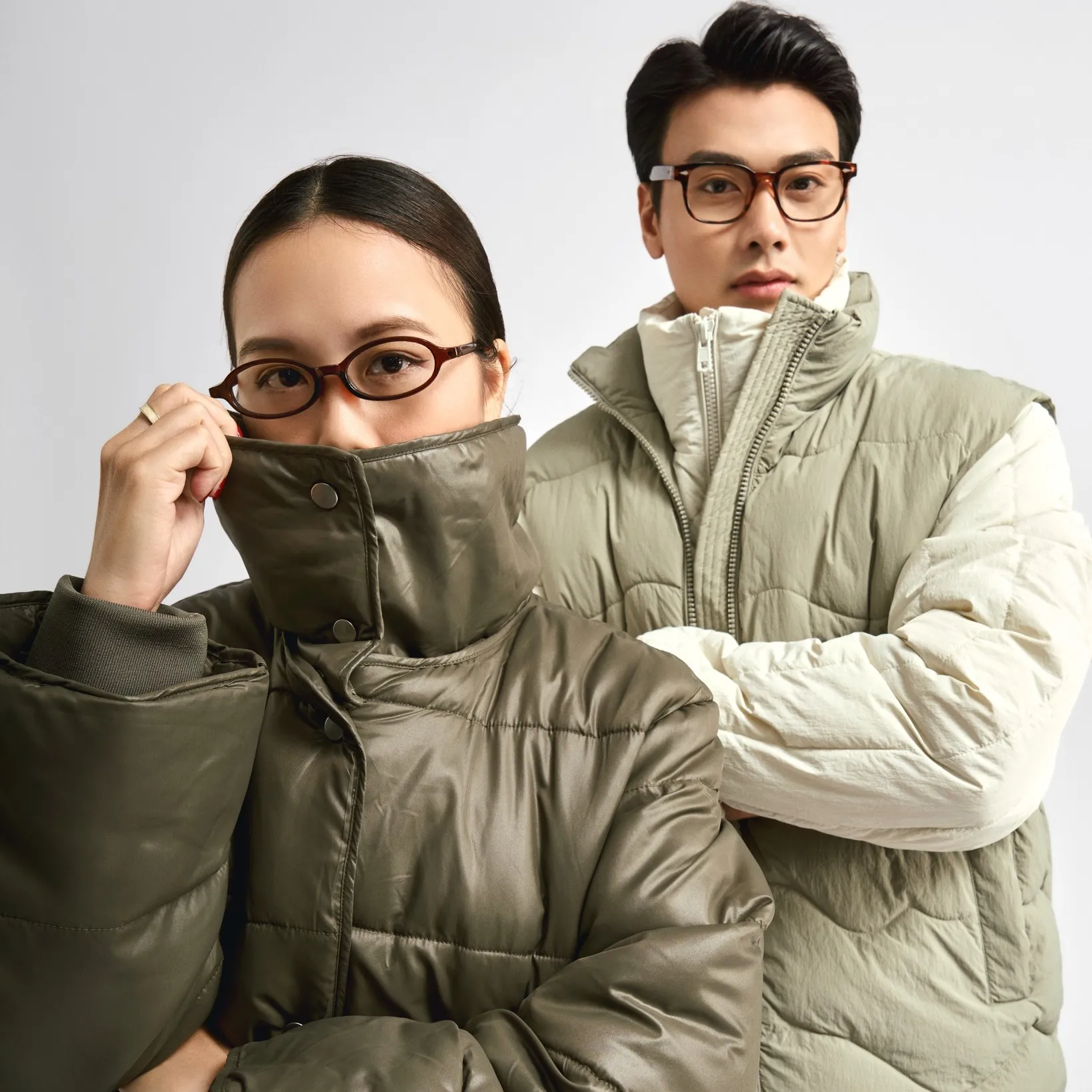 Chọn phụ kiện phù hợp khi mix cùng trang phục màu xanh rêu (Nguồn: Routine)