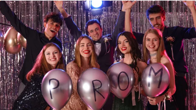 Prom Là Gì? Bí Kíp Phối Đồ Trang Phục Prom Đẹp Nhất