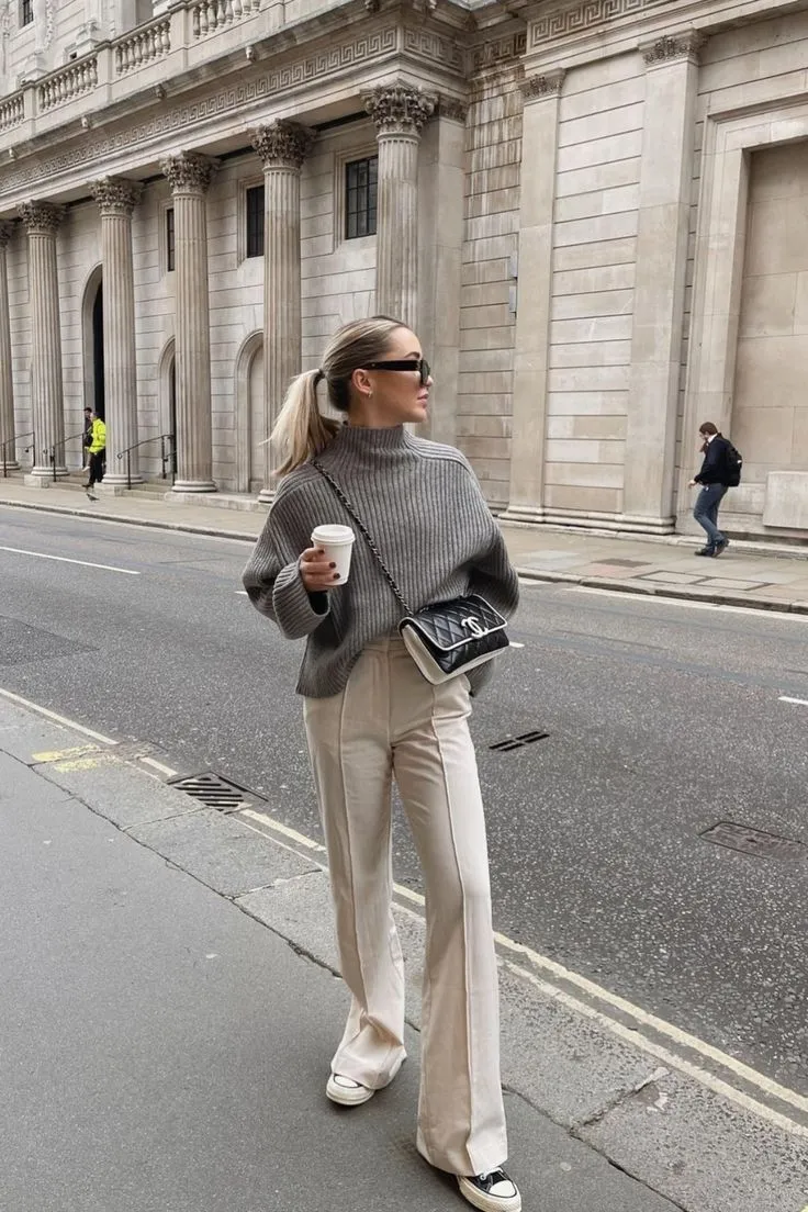 Pullover là loại áo chui đầu, thường được làm từ chất liệu len ấm áp (Nguồn: Internet)