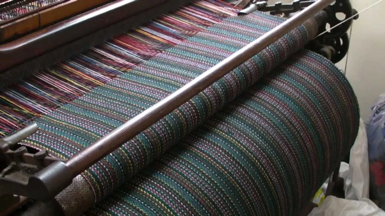 Quá trình dệt vải tweed nhiều công đoạn tỉ mỉ