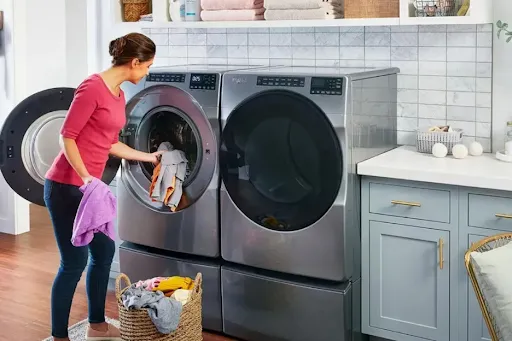 Sấy quần áo sau khi giặt giúp loại bỏ lượng nước còn lại trước khi đem phơi hoặc cất giữ