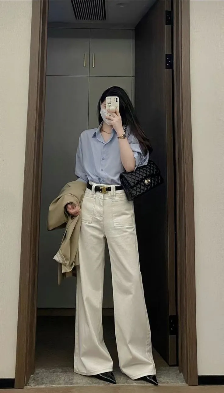Lựa&nbsp;chọn&nbsp;đơn giản nhưng rất thanh lịch khi quần jean mix&nbsp;áo sơ mi