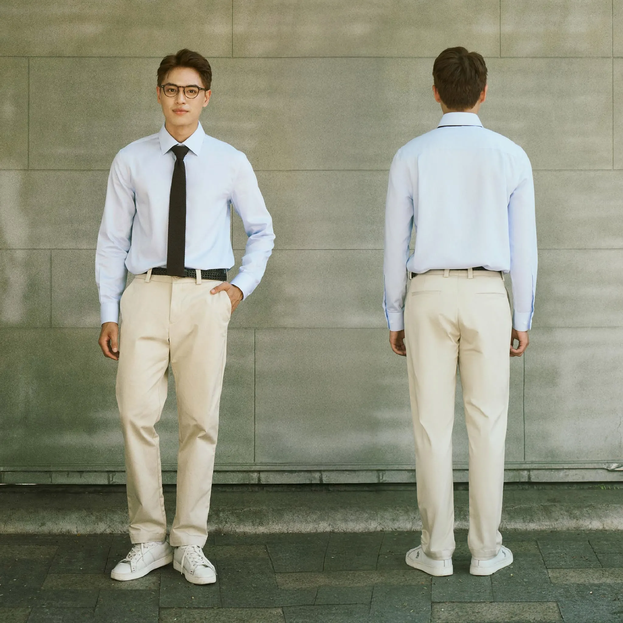 Thanh lịch công sở cùng sơ mi xanh nhạt quần tây kem và sneaker trắng