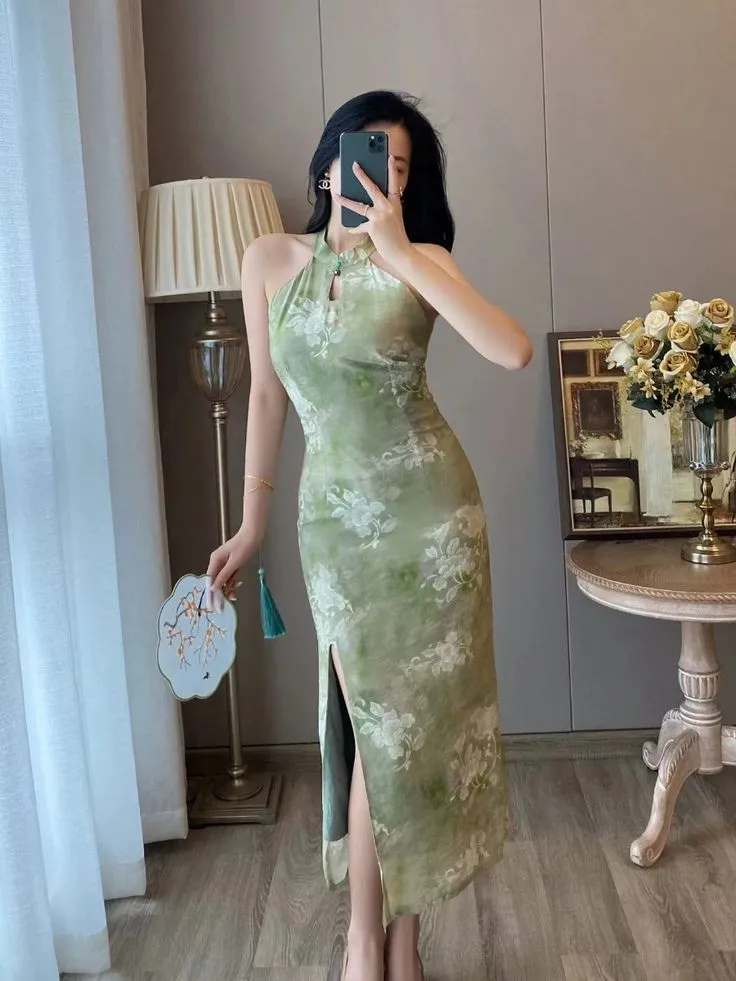 Sườn xám cashc tân cổ yếm hiện đại (Nguồn: Internet)