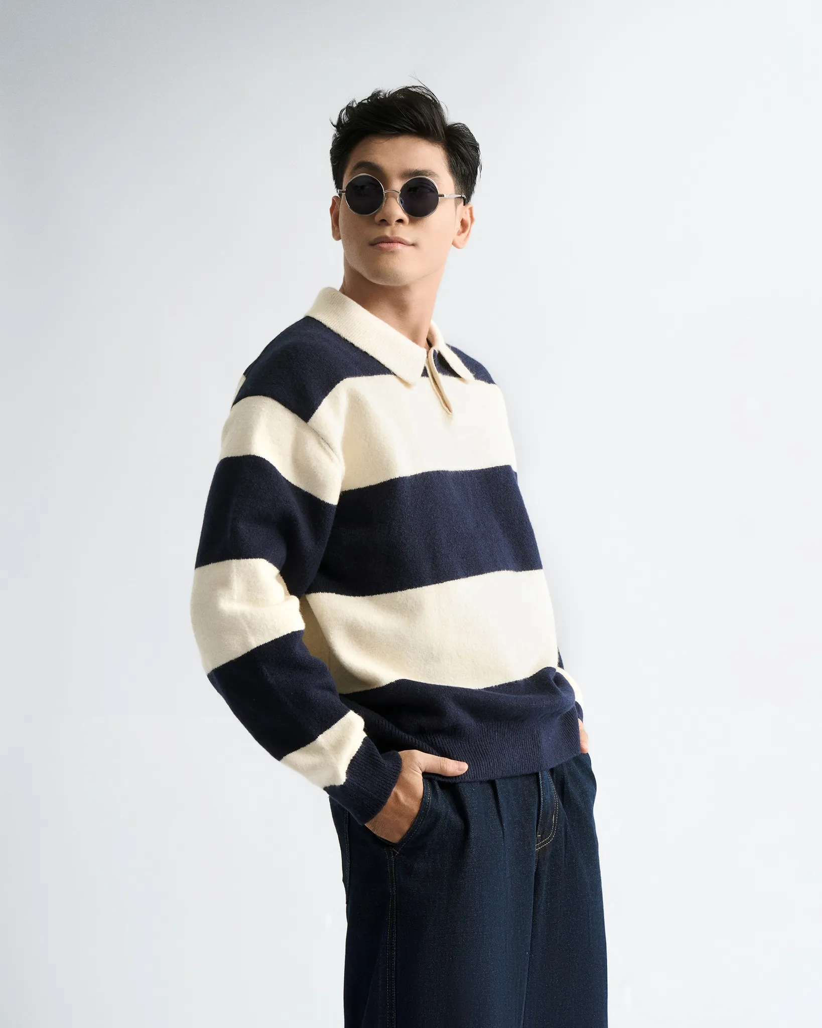 Áo sweater họa tiết sọc ngang cá tính (Nguồn: Routine)