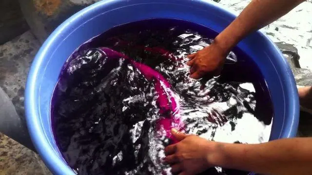 Thuốc tím dùng để tầy quần áo bị lem màu rất hiệu quả