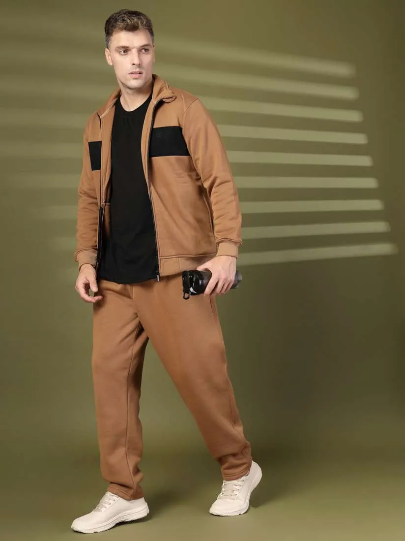 Trang phục thể thao năng động với set jogger mau đợi lâu (Nguồn: Internet)