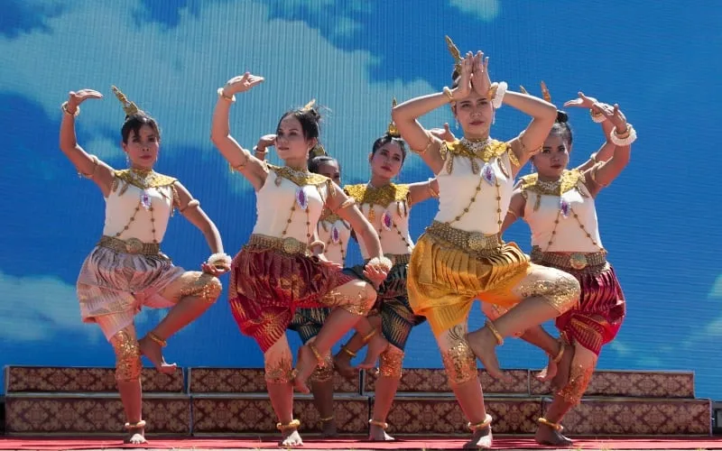 Trang phục truyền thống dịp lễ hội của người Khmer (Nguồn: Internet)