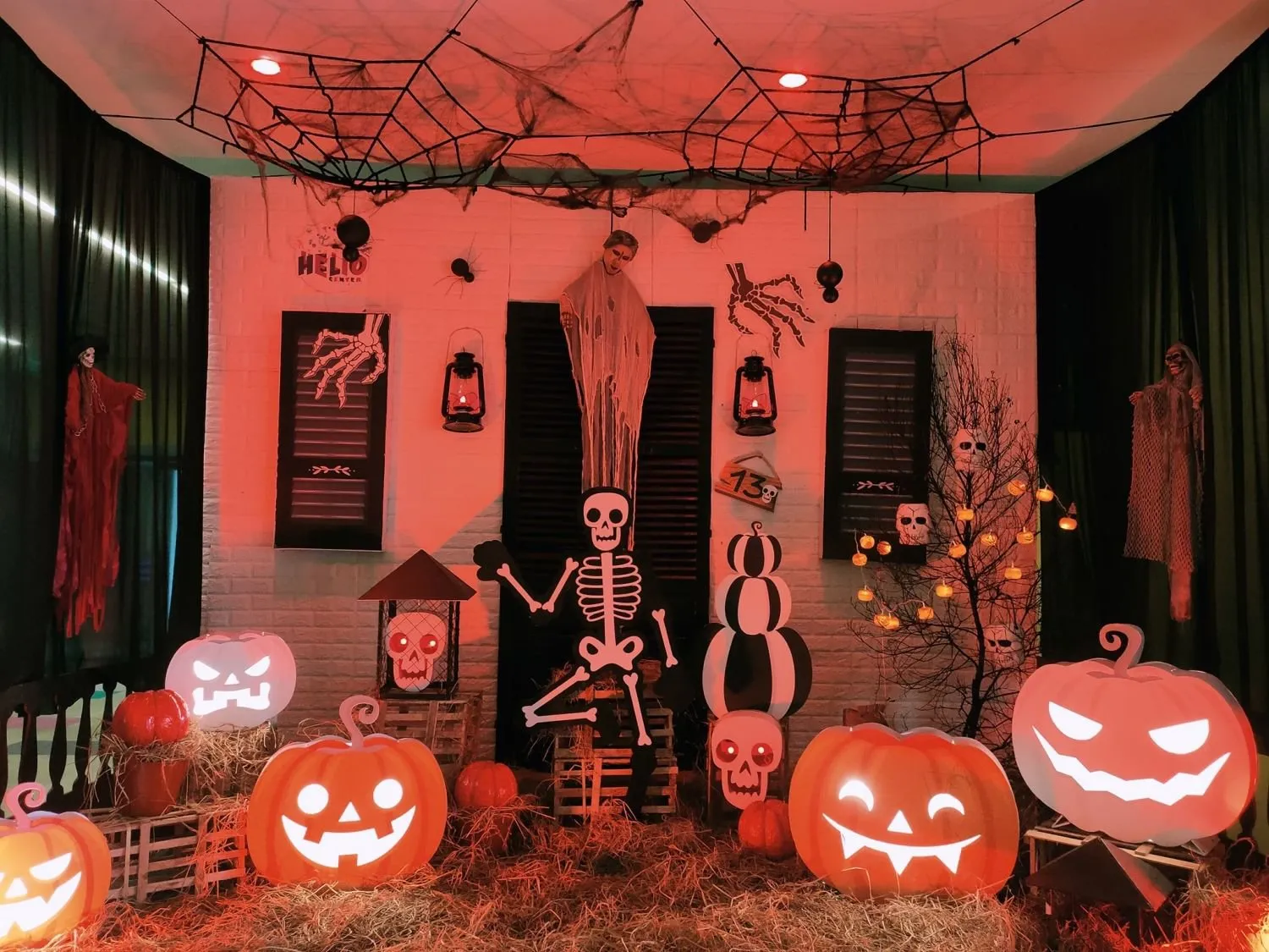 Trang trí nhà cửa là hoạt động phổ biến dịp Halloween (Nguồn: Internet)